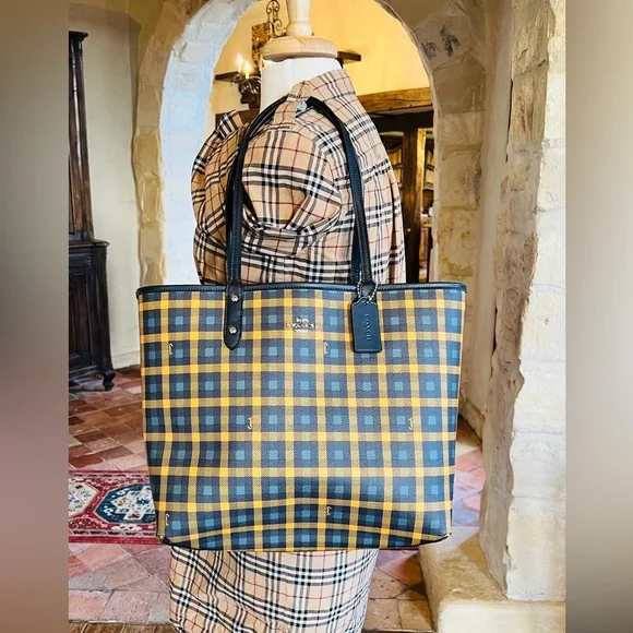 Coach - Picture 1 of 7